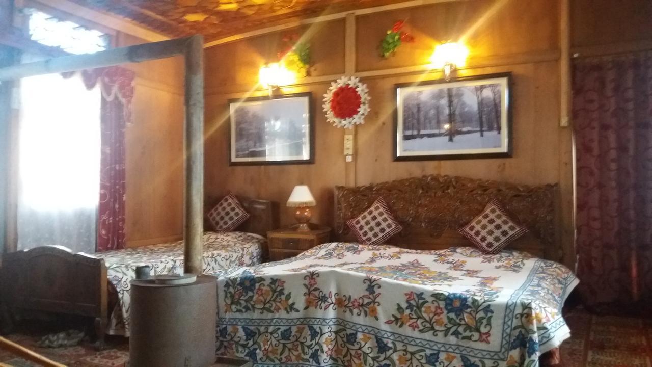 Heritage Geneva House Boat Srīnagar Exterior foto