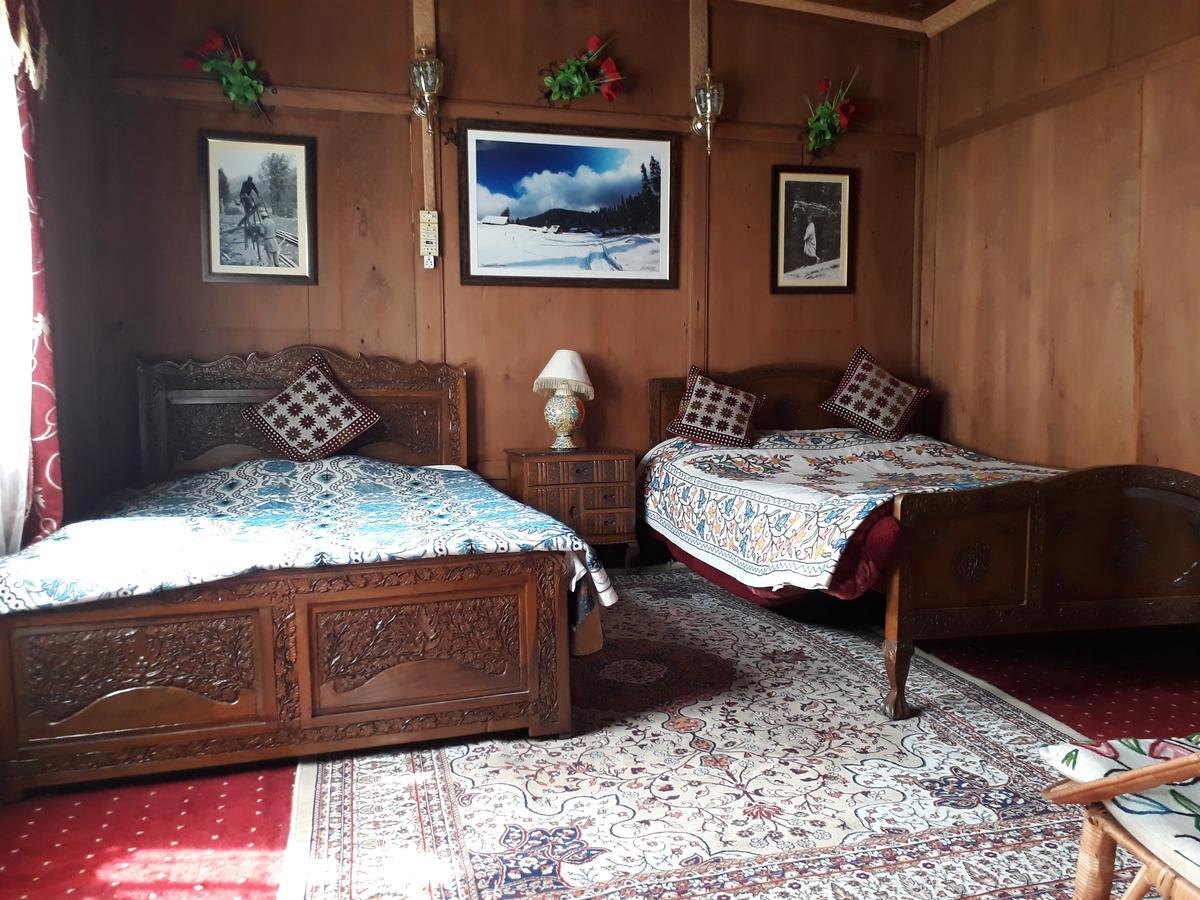 Heritage Geneva House Boat Srīnagar Exterior foto