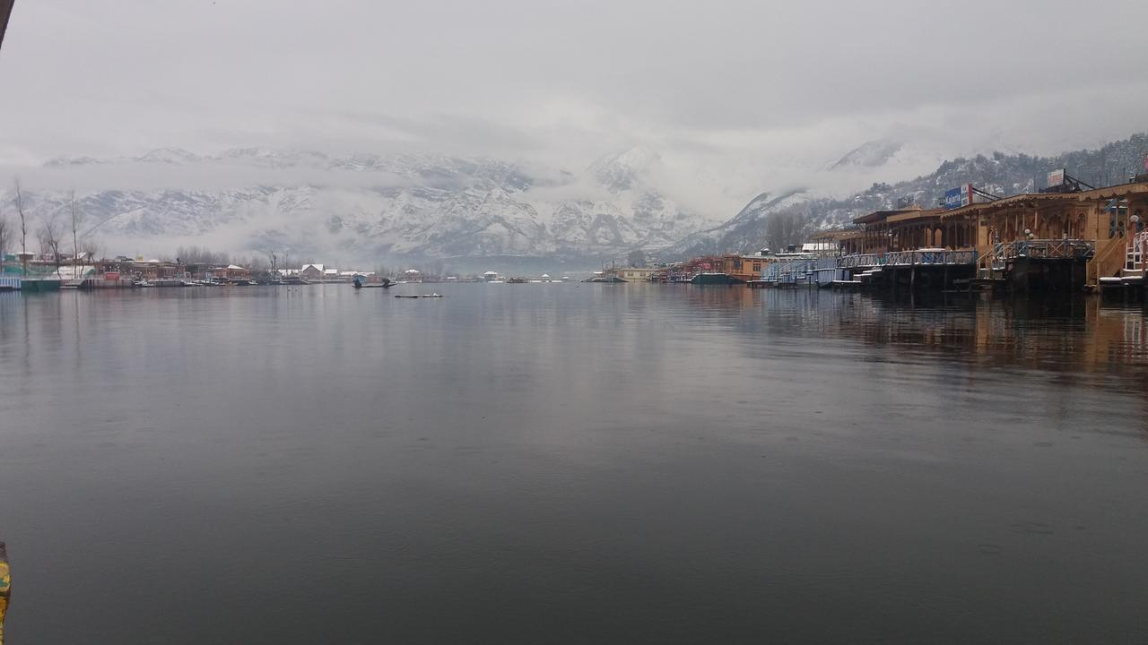 Heritage Geneva House Boat Srīnagar Exterior foto