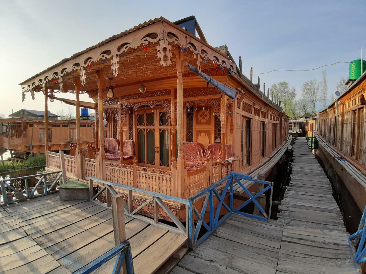 Heritage Geneva House Boat Srīnagar Exterior foto